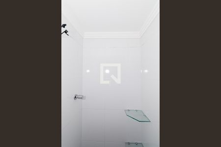 Banheiro da Suíte 1 de casa de condomínio para alugar com 2 quartos, 70m² em Vila Mazzei, São Paulo