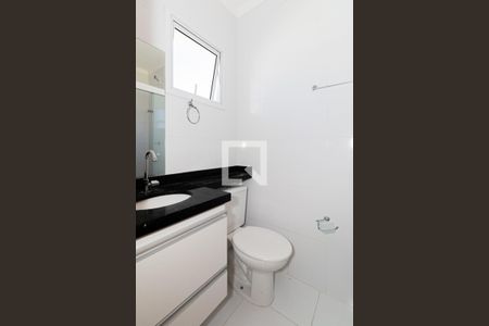 Banheiro da Suíte 1 de casa de condomínio para alugar com 2 quartos, 70m² em Vila Mazzei, São Paulo