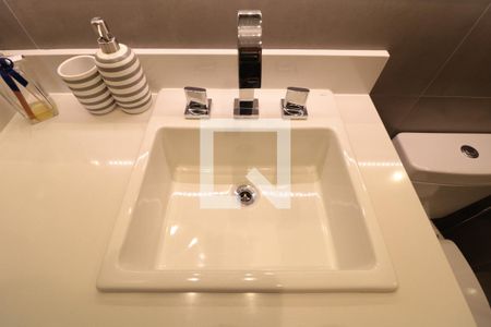 Apartamento à venda com 78m², 2 quartos e 2 vagasBanheiro da Suíte 2 - pia