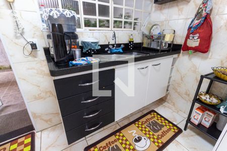 Casa à venda com 81m², 2 quartos e 2 vagasCozinha - Armários