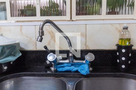 Casa à venda com 81m², 2 quartos e 2 vagasBanheiro - torneira