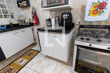 Casa à venda com 81m², 2 quartos e 2 vagasCozinha - Armários