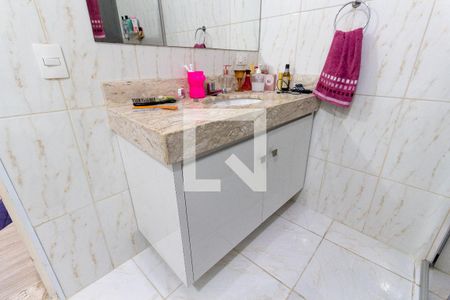 Casa à venda com 81m², 2 quartos e 2 vagasBanheiro da Suíte