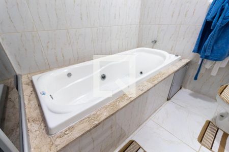 Casa à venda com 81m², 2 quartos e 2 vagasBanheiro da Suíte