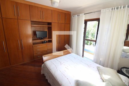 Casa de condomínio à venda com 190m², 3 quartos e 2 vagasSuíte