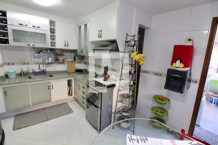 Casa de condomínio à venda com 190m², 3 quartos e 2 vagasCozinha