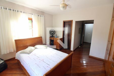 Casa de condomínio à venda com 190m², 3 quartos e 2 vagasSuíte