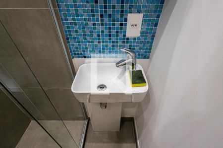 Banheiro de apartamento para alugar com 1 quarto, 19m² em Pinheiros, São Paulo