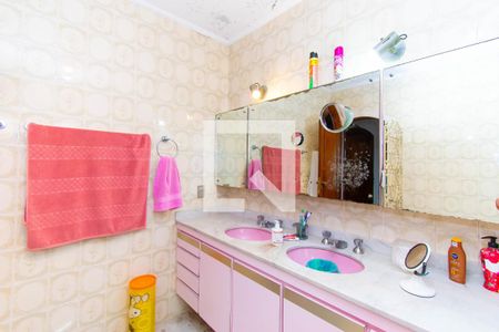 Casa à venda com 420m², 4 quartos e 4 vagasBanheiro da Suíte 1