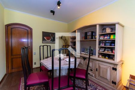 Casa à venda com 420m², 4 quartos e 4 vagasSala