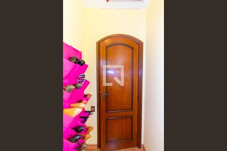 Casa à venda com 420m², 4 quartos e 4 vagasCorredor - Sapateiro