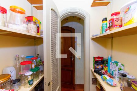 Casa à venda com 420m², 4 quartos e 4 vagasDespensa