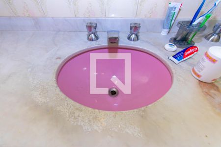 Casa à venda com 420m², 4 quartos e 4 vagasBanheiro da Suíte 1