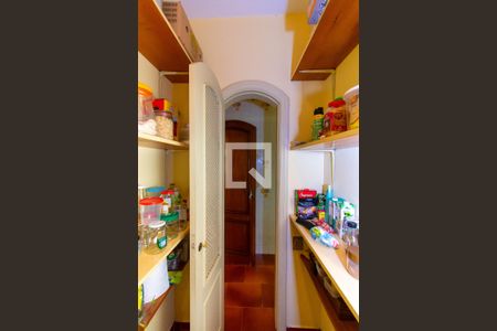 Casa à venda com 420m², 4 quartos e 4 vagasDespensa