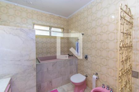 Casa à venda com 420m², 4 quartos e 4 vagasBanheiro da Suíte 1