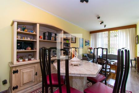 Casa à venda com 420m², 4 quartos e 4 vagasSala