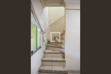 Escada de casa à venda com 3 quartos, 96m² em Santa Amélia, Belo Horizonte