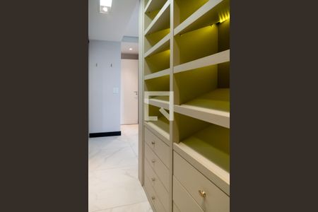 Apartamento para alugar com 93m², 2 quartos e 2 vagas Apartamento para alugar com 93m², 2 quartos e 2 vagasCloset Quarto 2 - Suíte
