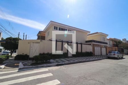 Casa à venda com 168m², 4 quartos e 2 vagas Casa à venda com 168m², 4 quartos e 2 vagasFachada