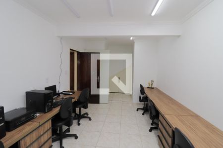 Casa à venda com 168m², 4 quartos e 2 vagas Casa à venda com 168m², 4 quartos e 2 vagasEscritório