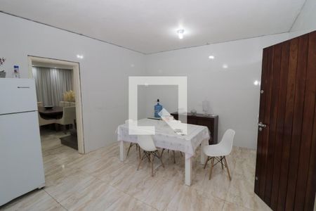 Casa à venda com 168m², 4 quartos e 2 vagas Casa à venda com 168m², 4 quartos e 2 vagasCozinha