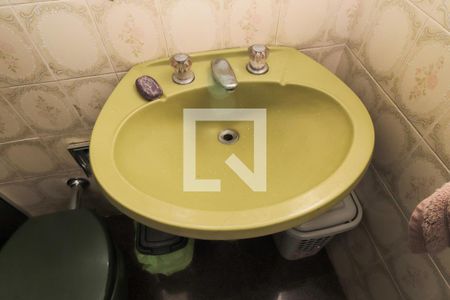 Casa à venda com 168m², 4 quartos e 2 vagas Casa à venda com 168m², 4 quartos e 2 vagasBanheiro Social