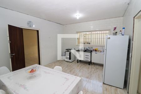 Casa à venda com 168m², 4 quartos e 2 vagas Casa à venda com 168m², 4 quartos e 2 vagasCozinha