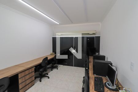 Casa à venda com 168m², 4 quartos e 2 vagas Casa à venda com 168m², 4 quartos e 2 vagasEscritório