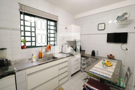 Casa à venda com 112m², 3 quartos e 2 vagas Casa à venda com 112m², 3 quartos e 2 vagasCozinha
