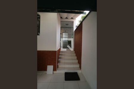 Casa à venda com 112m², 3 quartos e 2 vagas Casa à venda com 112m², 3 quartos e 2 vagasEntrada