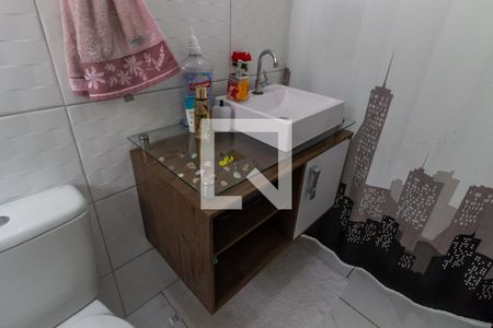 Detalhe do banheiro da suíte de casa para alugar com 3 quartos, 250m² em Real, Praia Grande