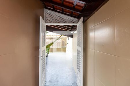 Casa para alugar com 250m², 3 quartos e 3 vagas Casa para alugar com 250m², 3 quartos e 3 vagasDetalhe do quintal
