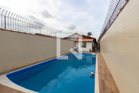 Casa para alugar com 250m², 3 quartos e 3 vagas Casa para alugar com 250m², 3 quartos e 3 vagasPiscina