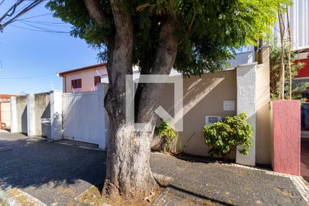 Casa à venda com 180m², 3 quartos e 4 vagas Casa à venda com 180m², 3 quartos e 4 vagasFachada