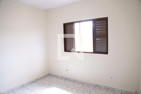 Quarto 2 de casa para alugar com 2 quartos, 50m² em Vila Clarice, São Paulo