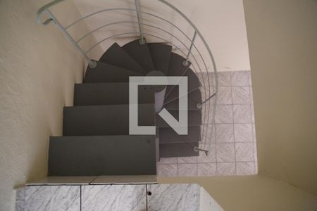 Casa para alugar com 50m², 2 quartos e sem vagaEscada