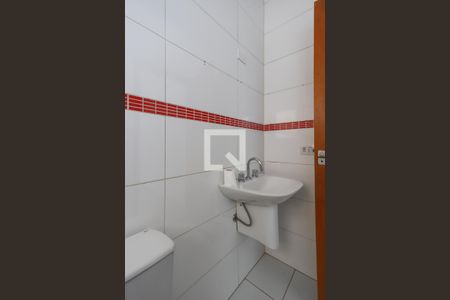 Banheiro da Suíte 1 de casa de condomínio para alugar com 2 quartos, 88m² em Freguesia do Ó, São Paulo