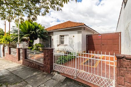 Casa à venda com 380m², 2 quartos e 10 vagasFachada da Casa