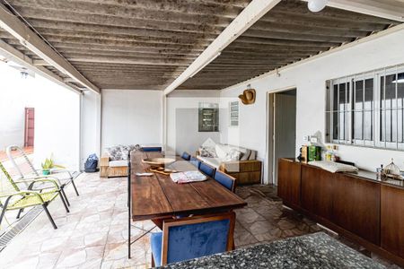 Casa à venda com 380m², 2 quartos e 10 vagasQuintal