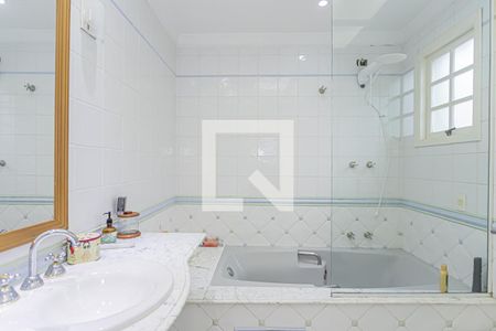 Casa à venda com 980m², 5 quartos e 9 vagasBanheiro suite 2