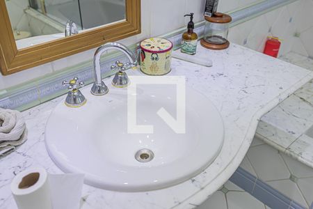 Casa à venda com 980m², 5 quartos e 9 vagasBanheiro suite 2