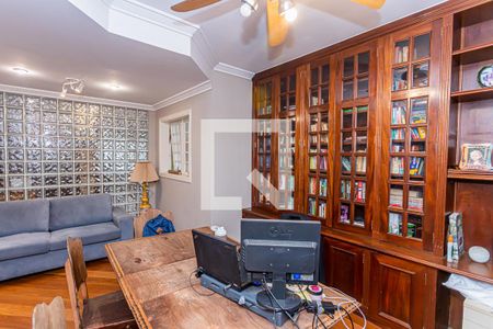 Casa à venda com 980m², 5 quartos e 9 vagasEscritório