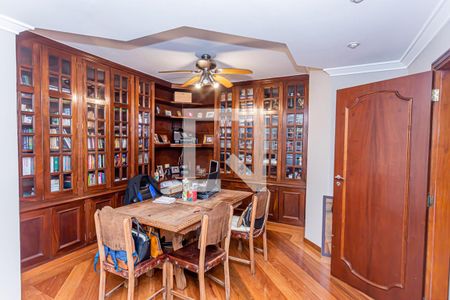 Casa à venda com 980m², 5 quartos e 9 vagasEscritório