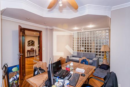 Casa à venda com 980m², 5 quartos e 9 vagasEscritório