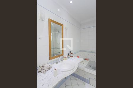 Casa à venda com 980m², 5 quartos e 9 vagasBanheiro suite 2