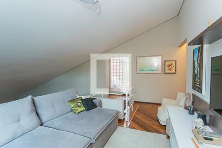 Casa à venda com 980m², 5 quartos e 9 vagasSala de TV