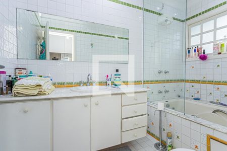 Casa à venda com 980m², 5 quartos e 9 vagasBanheiro suite 3