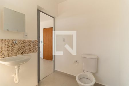 Banheiro de kitnet/studio para alugar com 1 quarto, 21m² em Vila Brasilio Machado, São Paulo