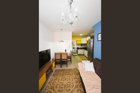 Sala de casa de condomínio para alugar com 2 quartos, 60m² em Vila Nilo, São Paulo
