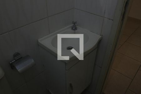 Banheiro de casa para alugar com 1 quarto, 30m² em Vila Erna, São Paulo